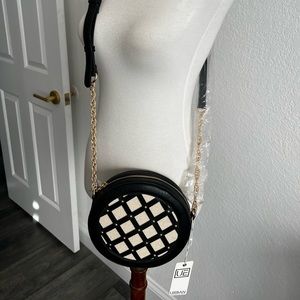 NWT Black and white round purse